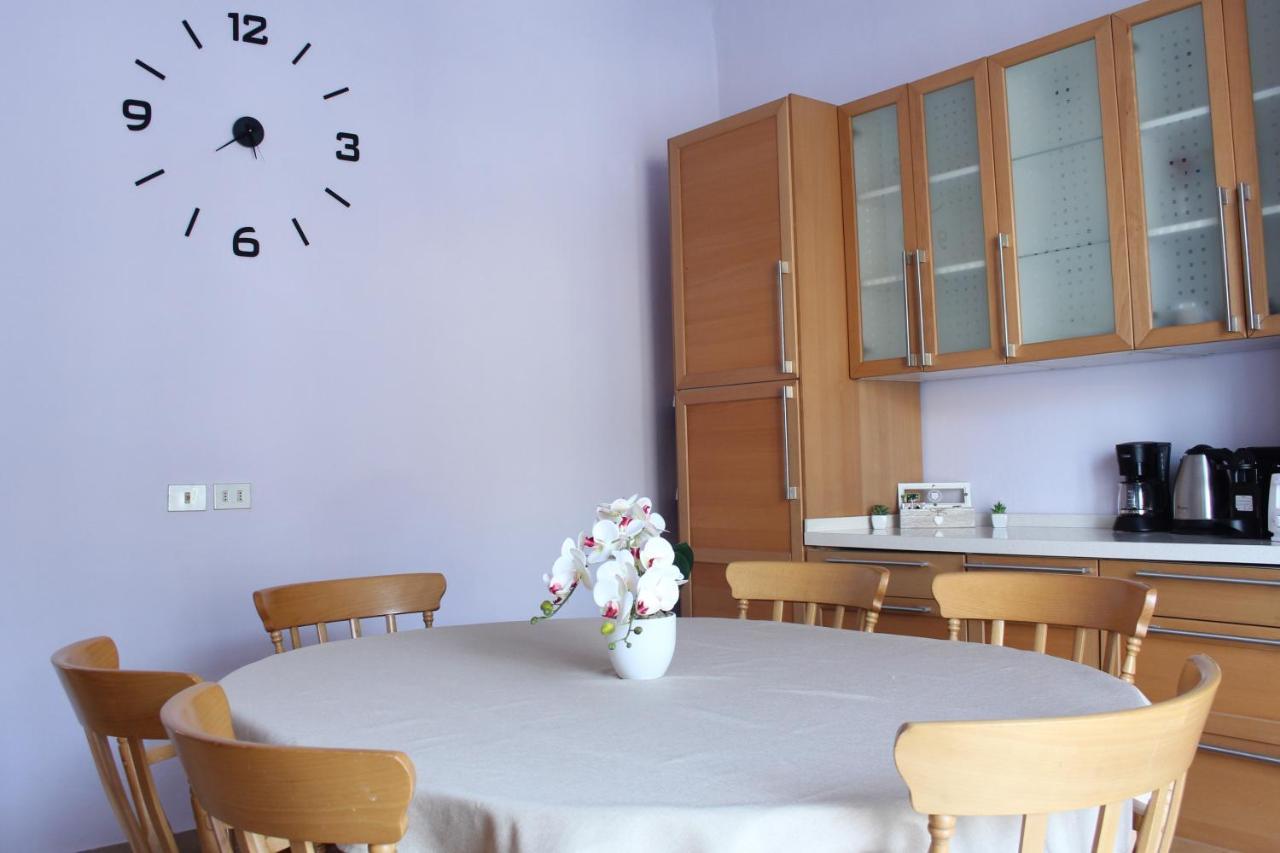 L' Oasi Del Cervo - Casa Con Giardino E Posto Auto, Uscita Autostrada A11 Villa Florenţa Exterior foto